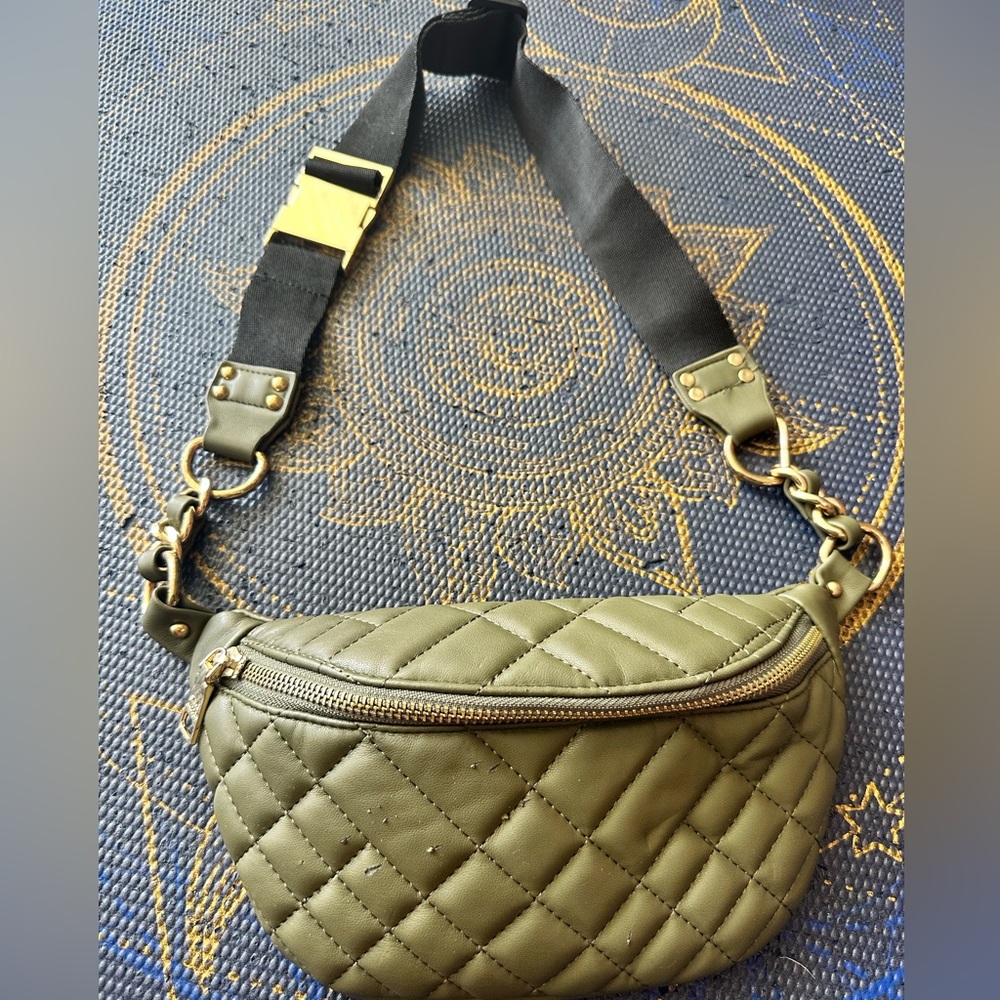 Steve Madden Olive Quilted Men’s Belt Bag with Gold Hardware